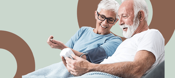 ciśnieniomierze dwie osoby starsze